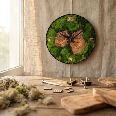 Laboratorio dove viene realizzato un orologio botanico con banco in legno con attrezzi