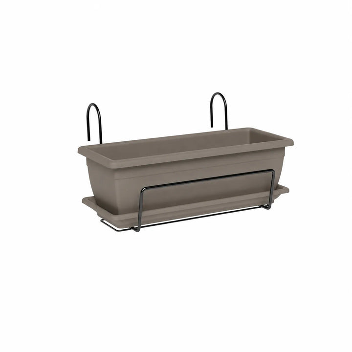Fioriera Nara color tortora completa di sottovaso e struttura in metallo nero per installazione sicura su balcone.