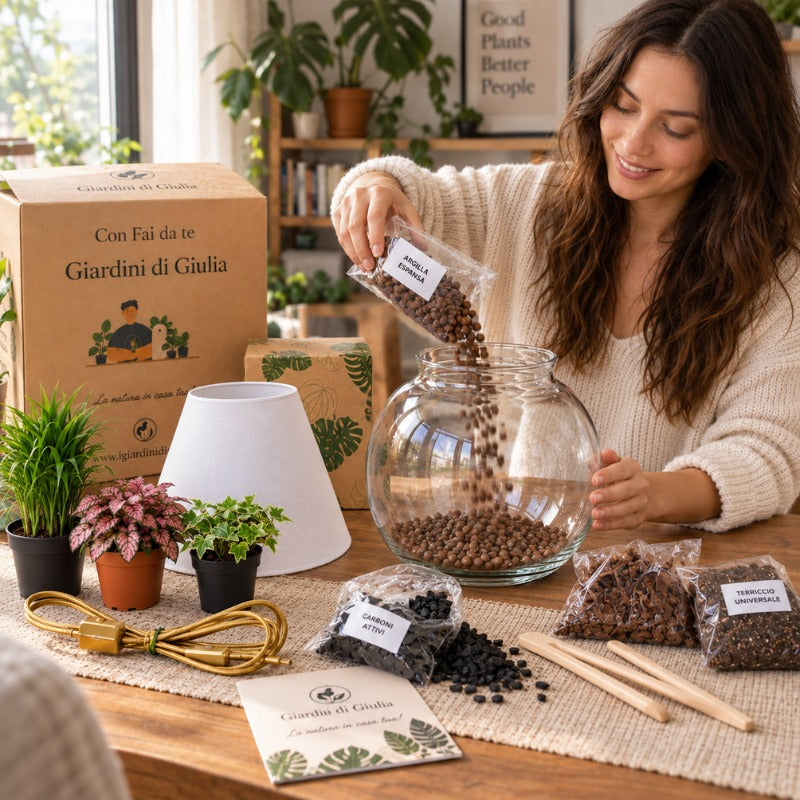 Donna mentre realizza il Kit Terrarium Lamparium Grande con piante verdi, vaso in vetro, argilla espansa, substrato e accessori inclusi
