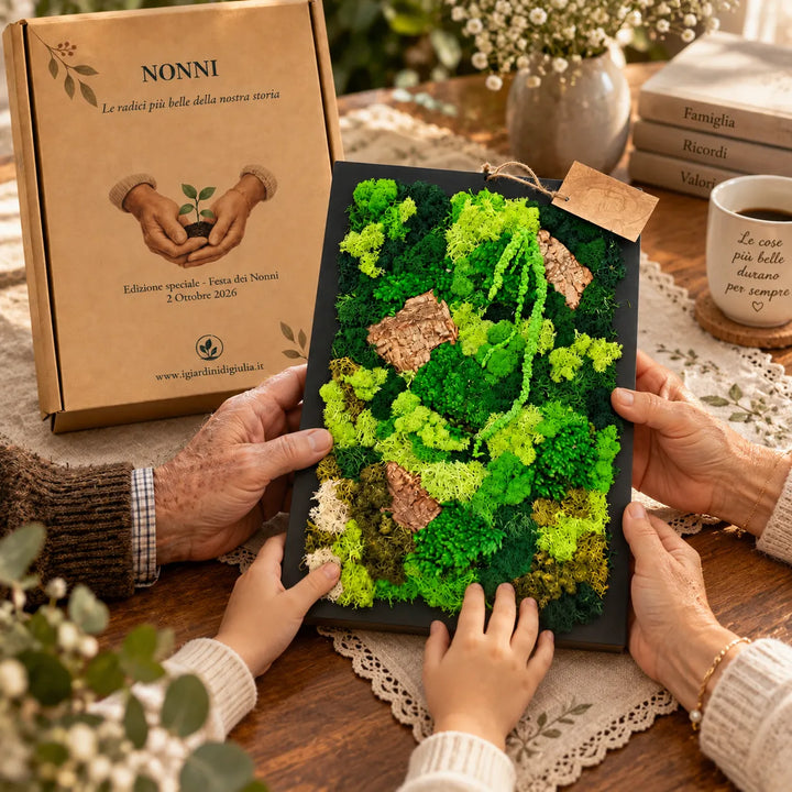 Dettaglio del quadro 30x40 cm realizzato con muschio e licheni stabilizzati in diverse tonalità di verde e corteccia naturale