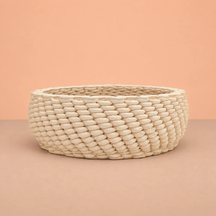 Vaso Kira in ceramica Made in Italy, finitura chiara con lavorazione materica effetto intrecciato