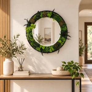 Specchio tondo Oria con muschio stabilizzato in un ambiente di casa, stile biophilic design