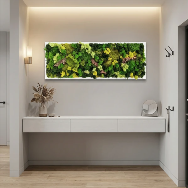 Quadro di muschio stabilizzato 93x33 cm con cornice bianca appeso sopra un mobile bagno